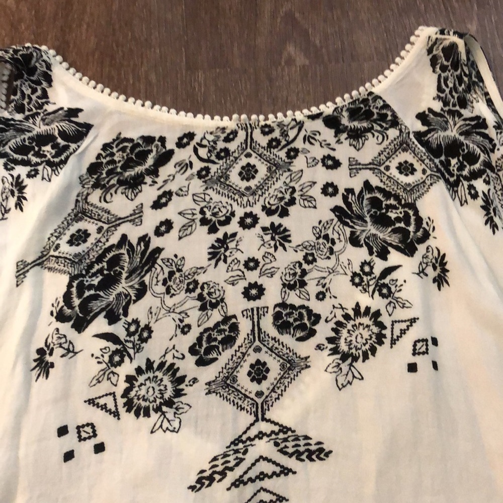 Ecote top in a size Large